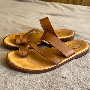 Kork-Ease Pine Women's Size 10 Shoe but fits more like a size 9.